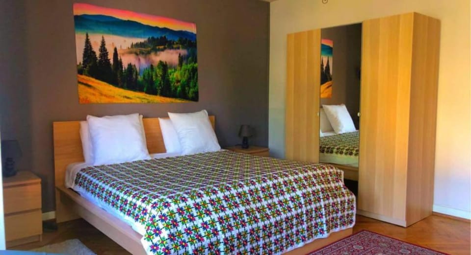 Bed, Photo of the whole room, wardrobe