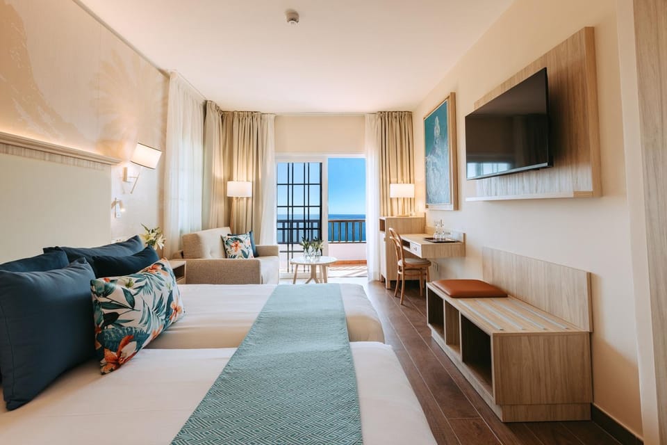 View (from property/room), Photo of the whole room, Decorative detail, Sea view, furniture