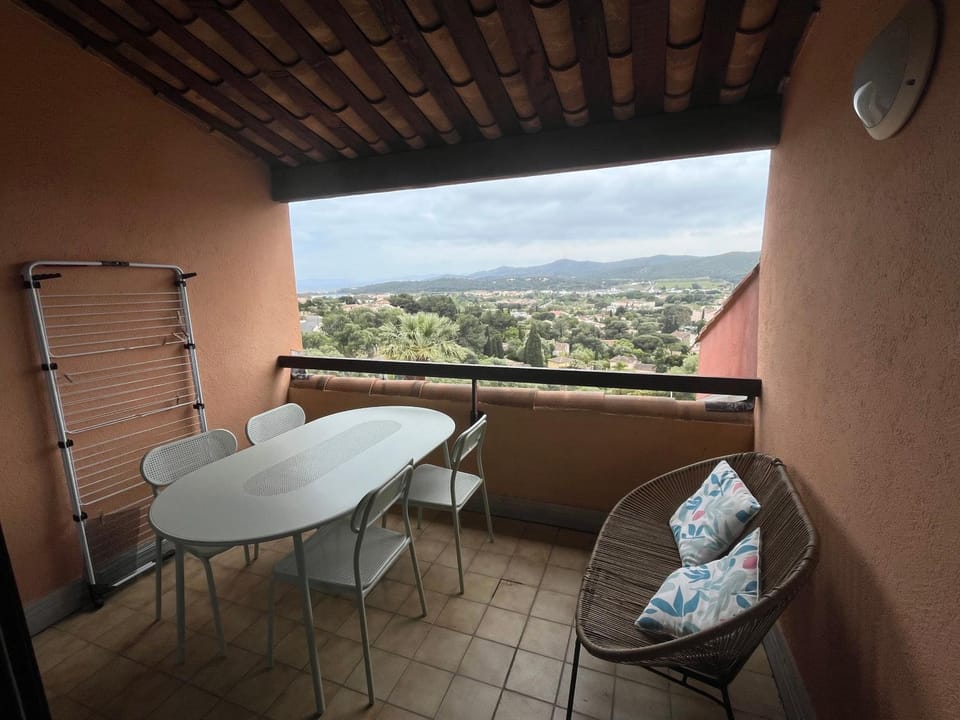 Superbe Duplex 35m2 vue mer avec piscine Apartment in Le Lavandou