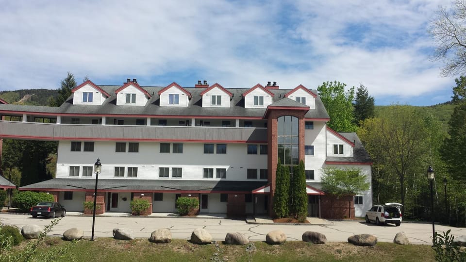Facade/entrance, Mountain view