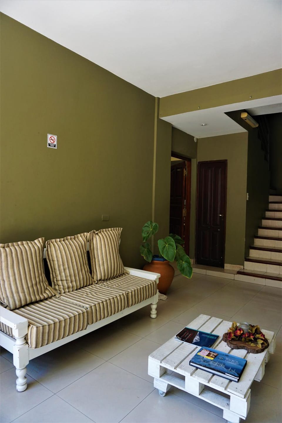 Facade/entrance, Living room, Seating area