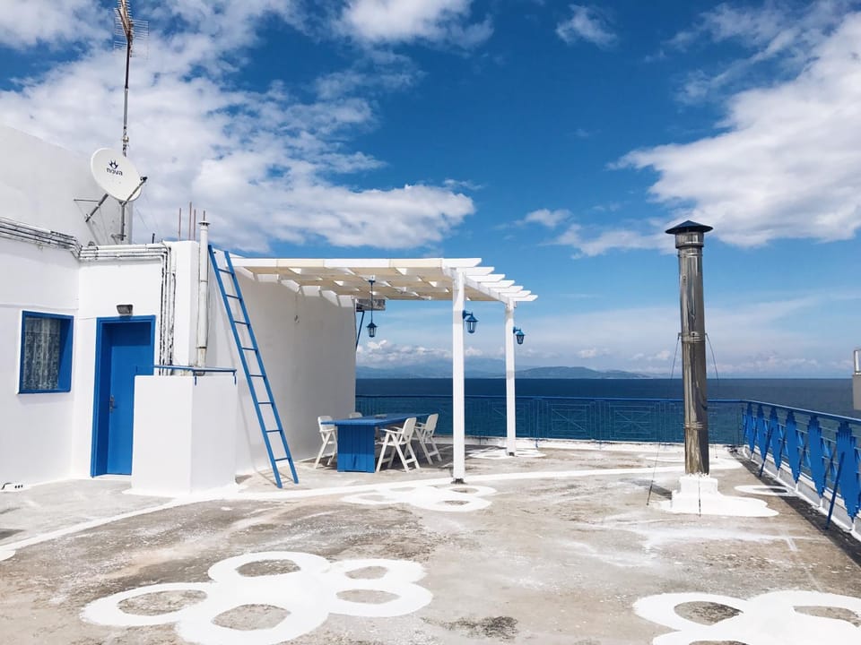 Property building, Balcony/Terrace, Balcony/Terrace, Dining area, Sea view, Sea view