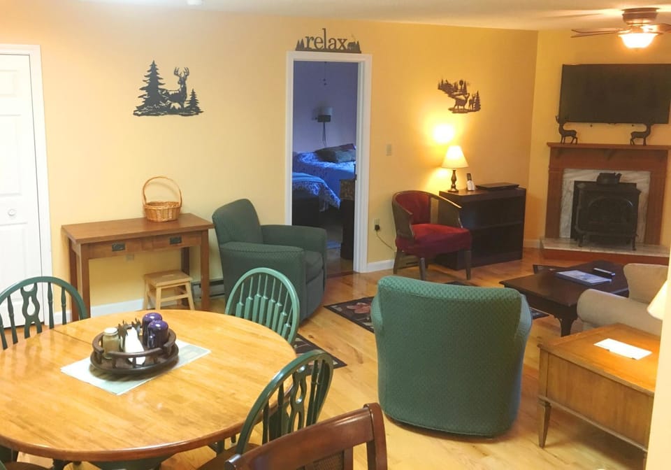 TV and multimedia, Living room, Photo of the whole room, Seating area