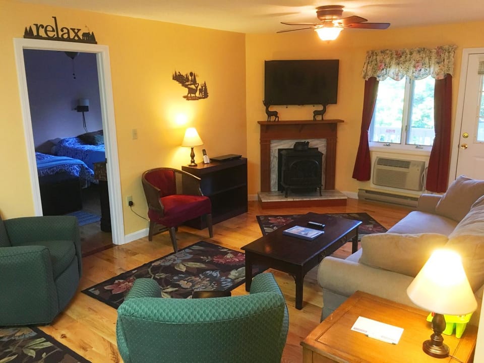 TV and multimedia, Living room, Photo of the whole room, Seating area