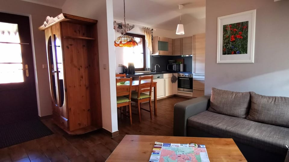 Kitchen or kitchenette, Living room, Seating area, Dining area