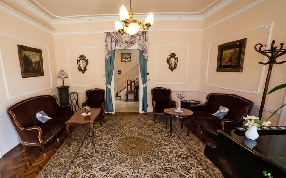Communal lounge/ TV room, Lounge or bar