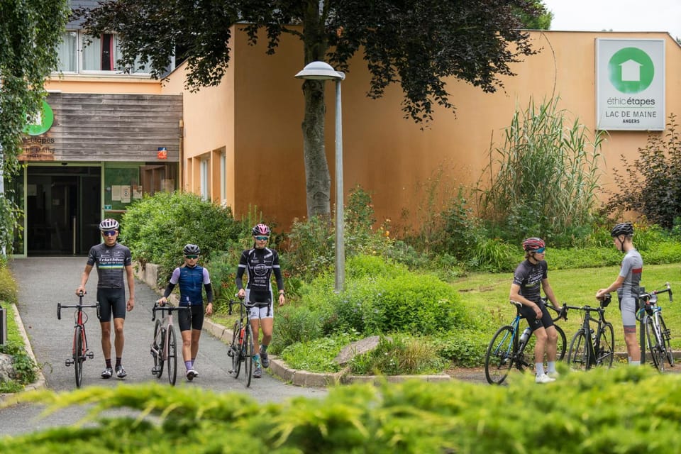 Property building, Facade/entrance, People, People, Cycling, group of guests, group of guests