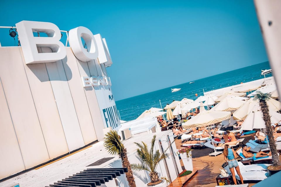 Neighbourhood, Beach, Swimming pool