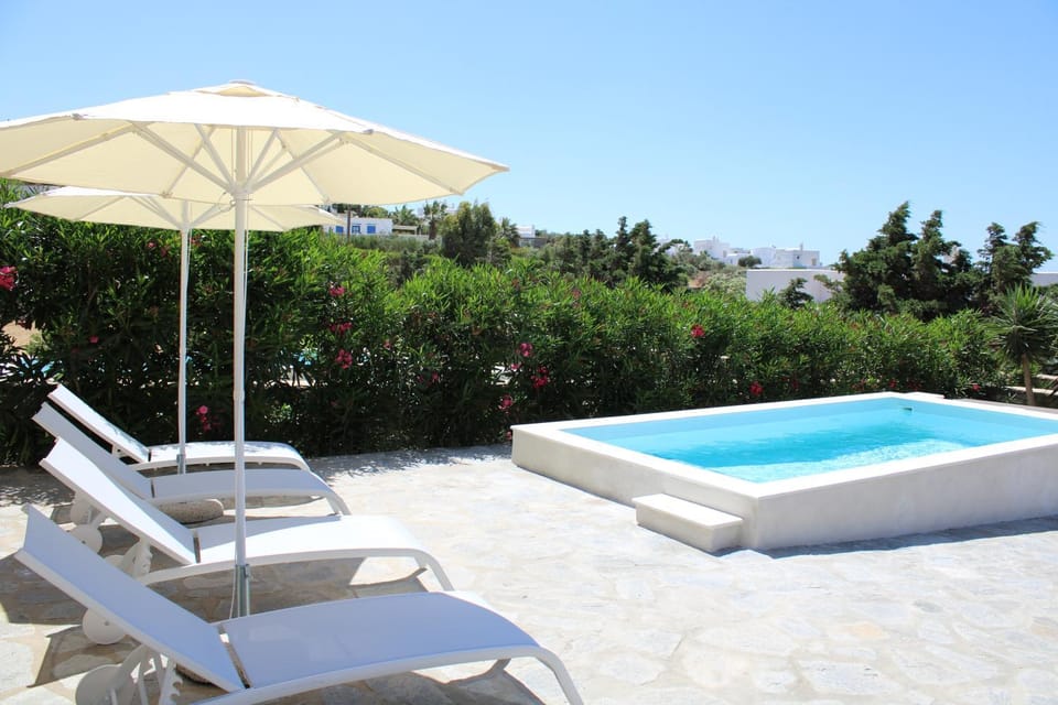 Day, Swimming pool, sunbed
