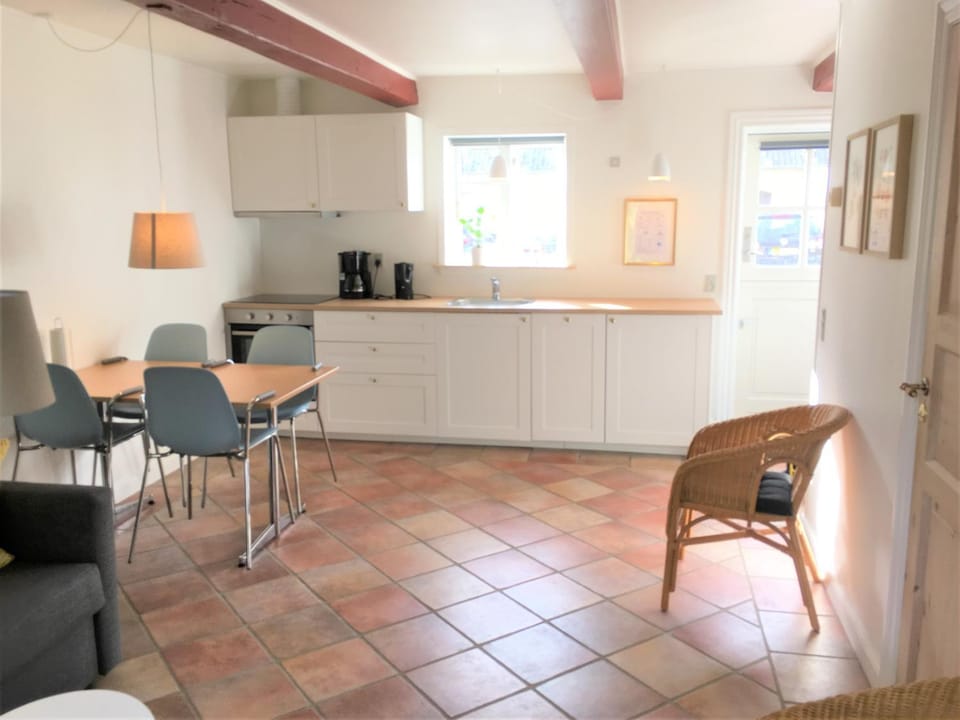 Kitchen or kitchenette, Communal kitchen