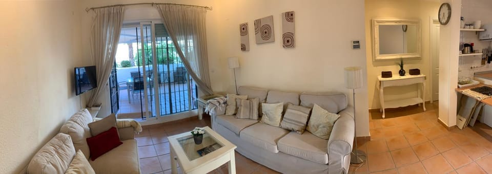 Living room, Lounge or bar, Seating area, Dining area