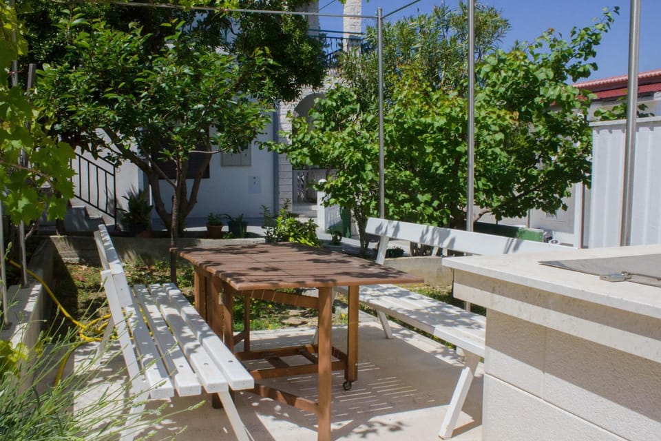 Location, children, Family