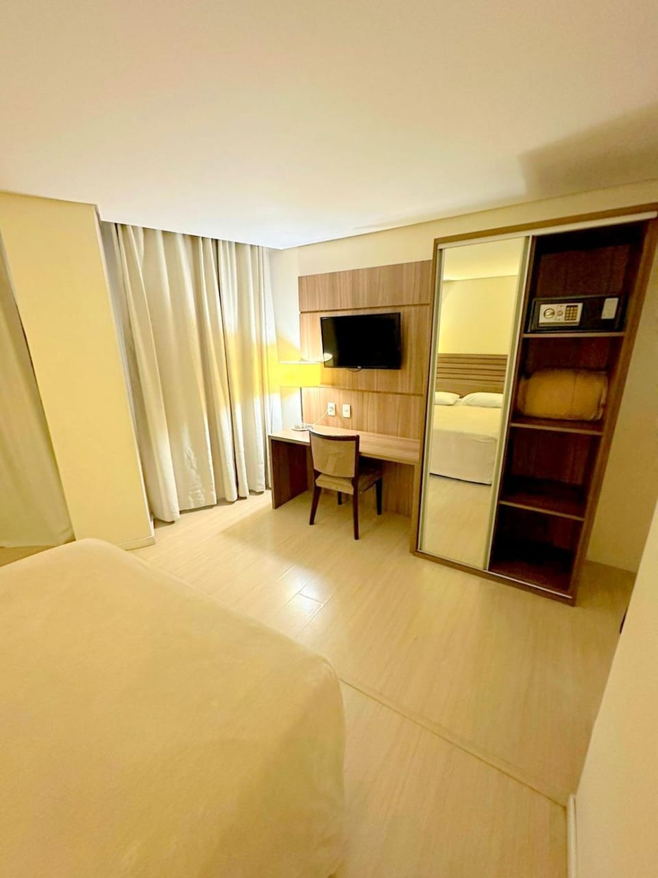 Bed, TV and multimedia, Photo of the whole room, Bedroom, hair dresser, wardrobe
