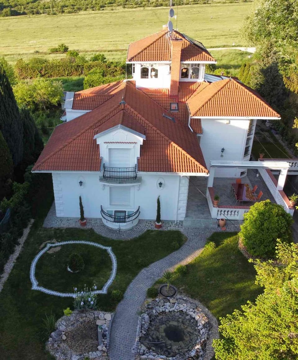 Property building, Natural landscape, Garden