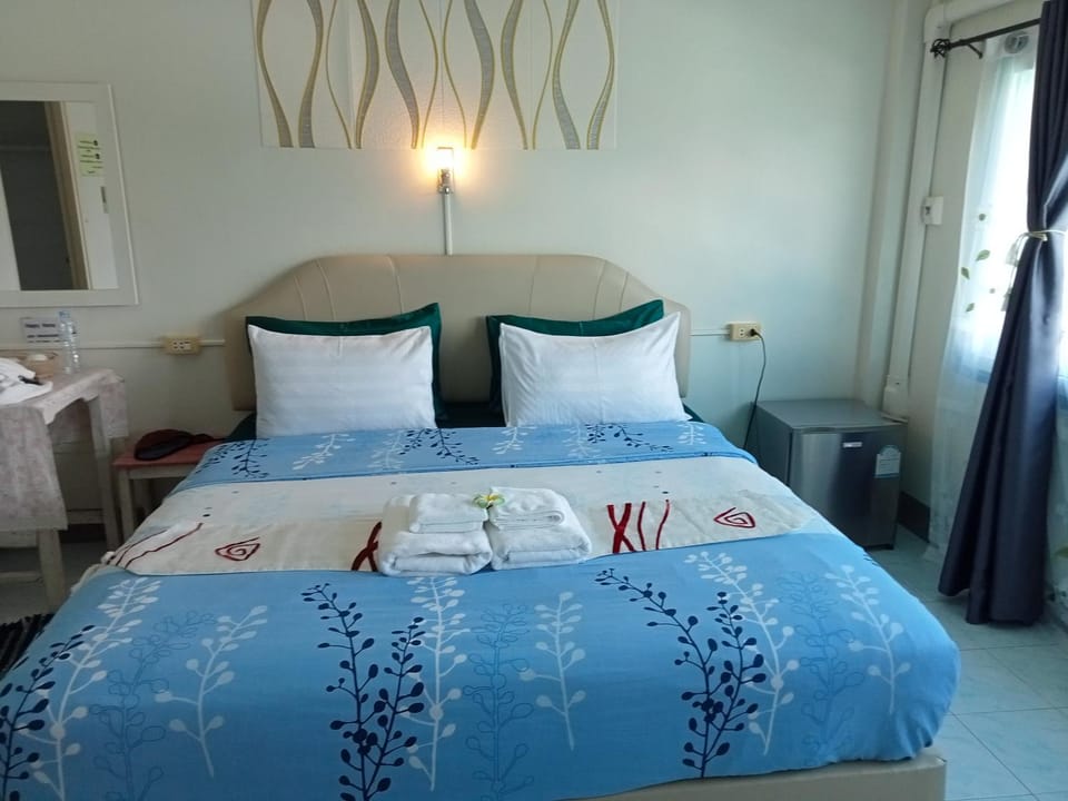 Happy Home Guest House Bed and Breakfast in Phe