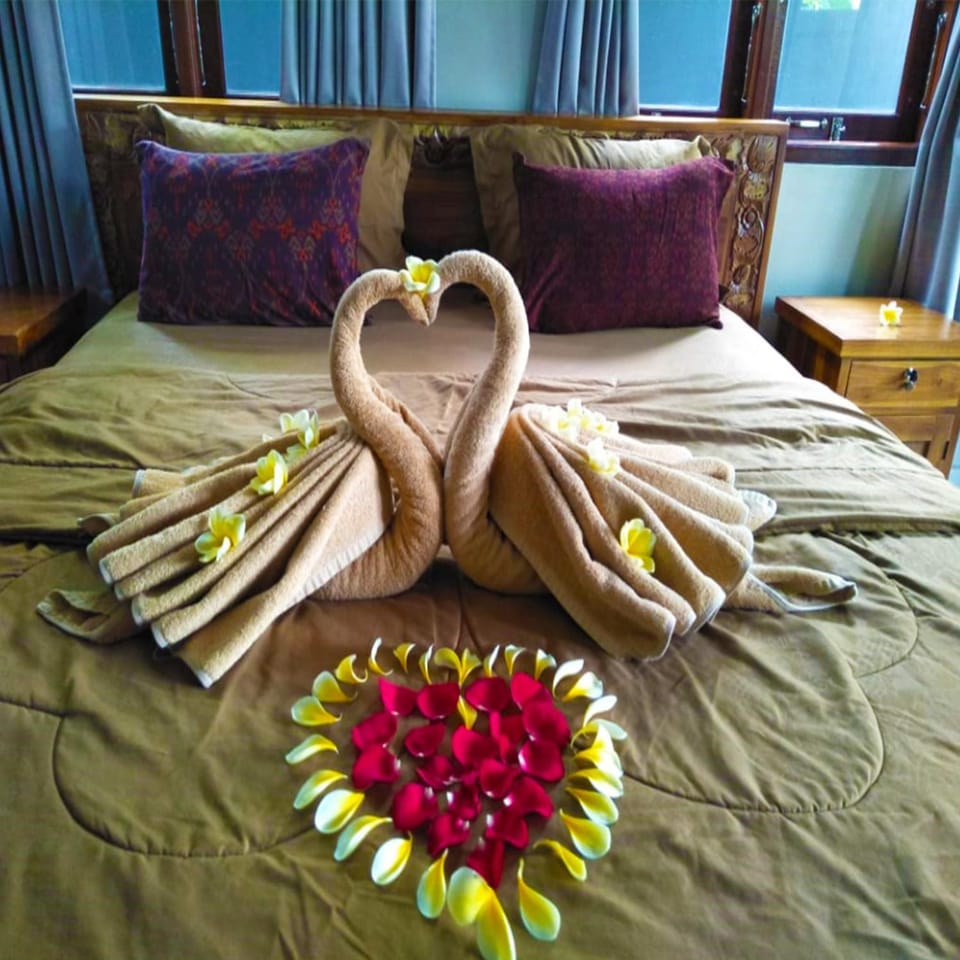 Photo of the whole room, Decorative detail, Decorative detail, Bedroom, On site