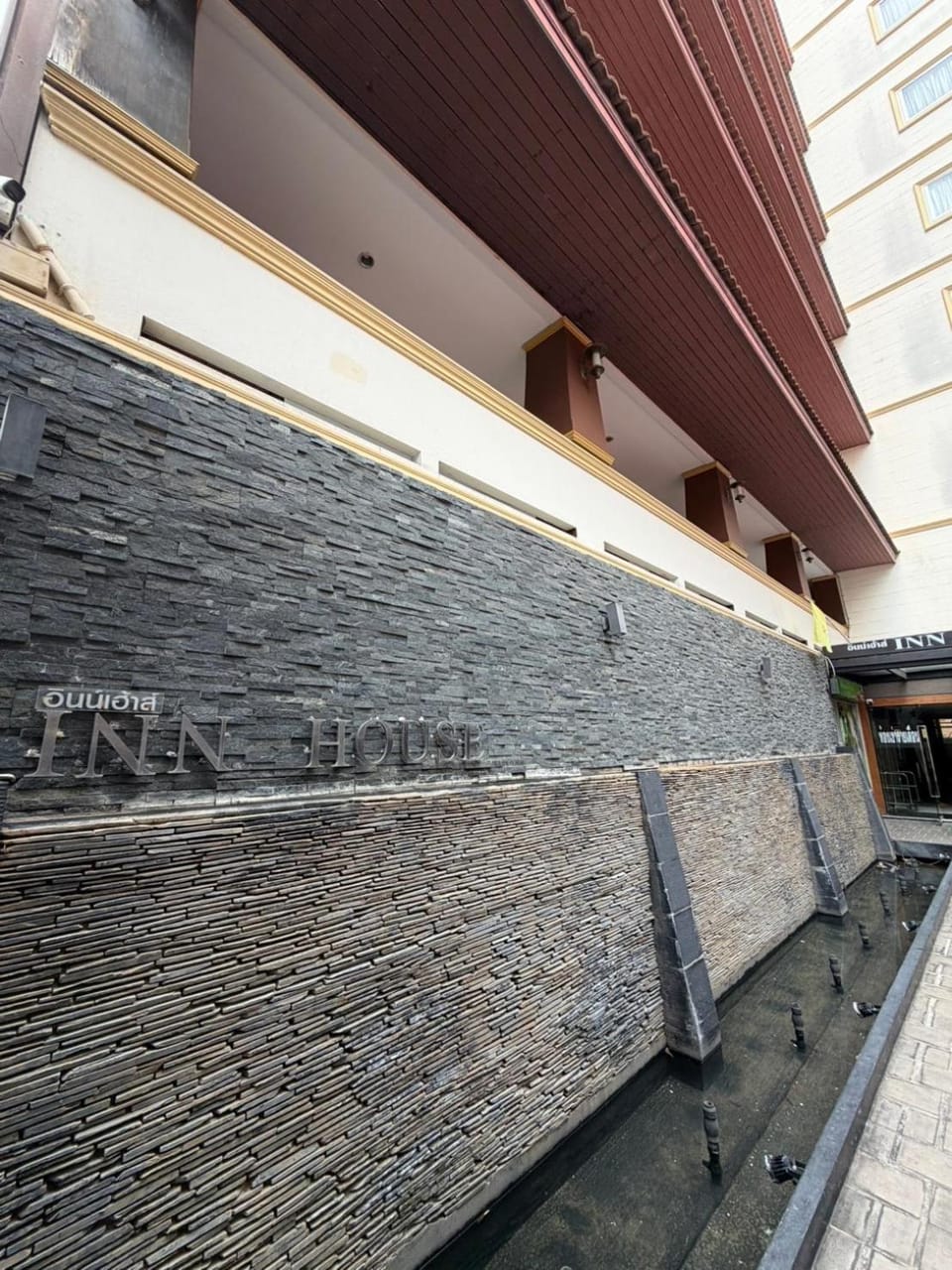 Facade/entrance