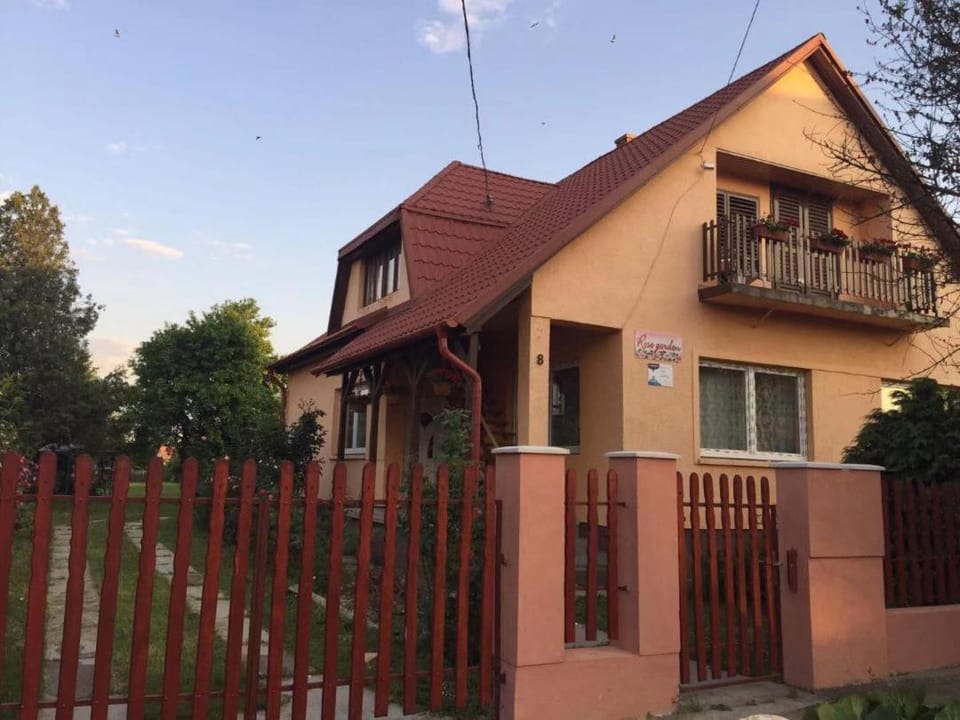 Rose Garden Apartment in Siófok