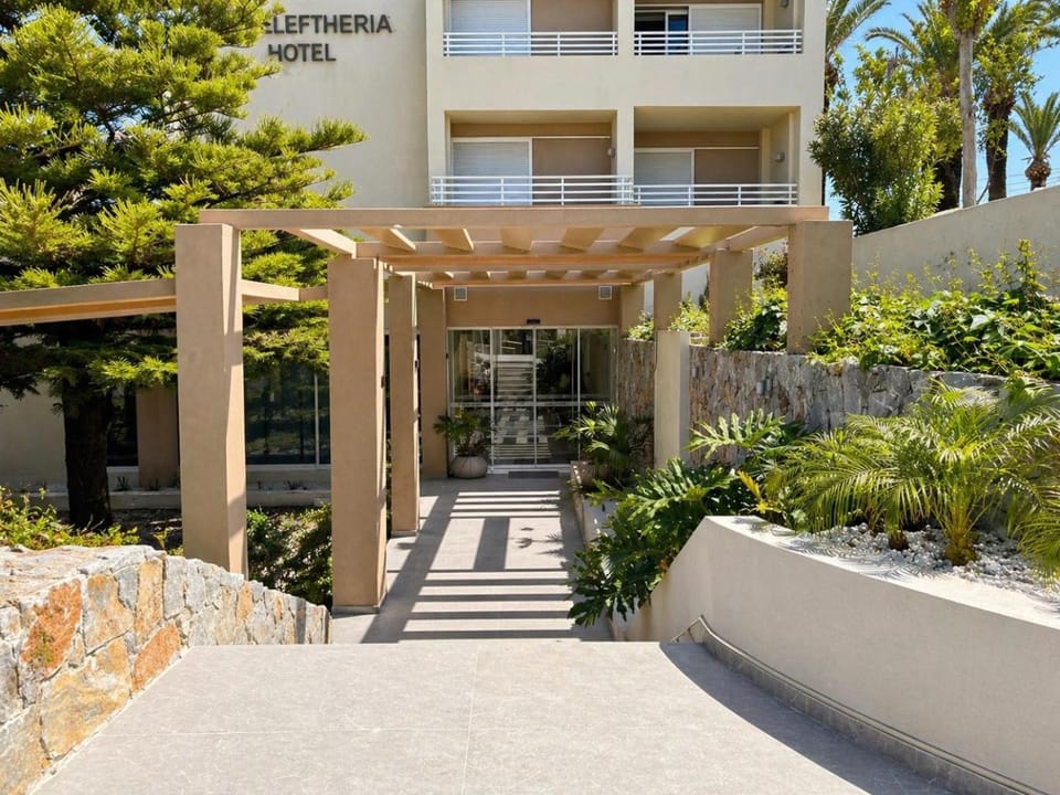 Facade/entrance