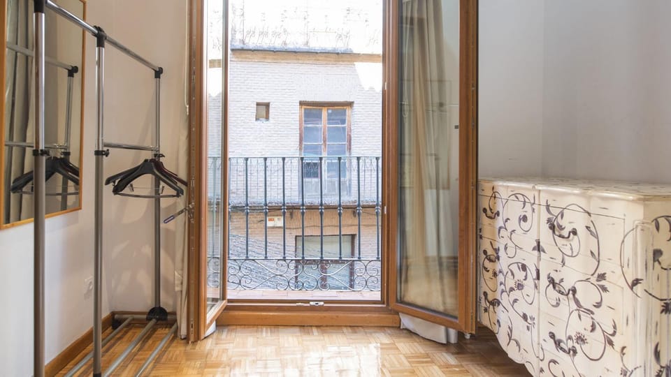 Balcony/Terrace, City view, wardrobe