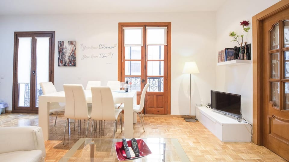 Communal lounge/ TV room, Balcony/Terrace