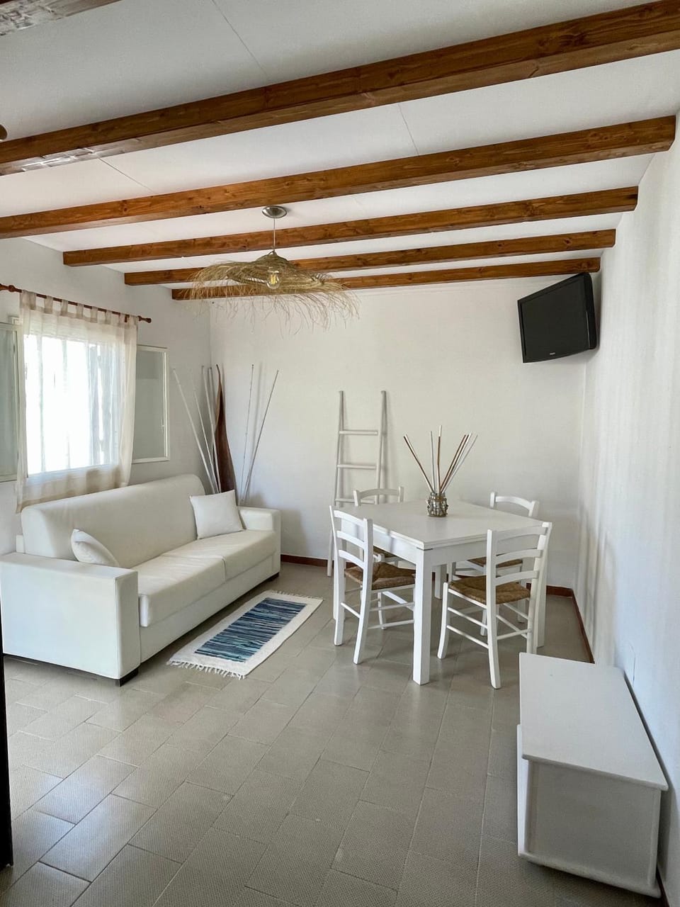 Communal lounge/ TV room, TV and multimedia, Living room, Dining area