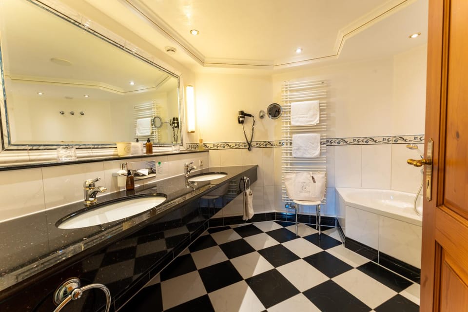 Bathroom, Bath, towels