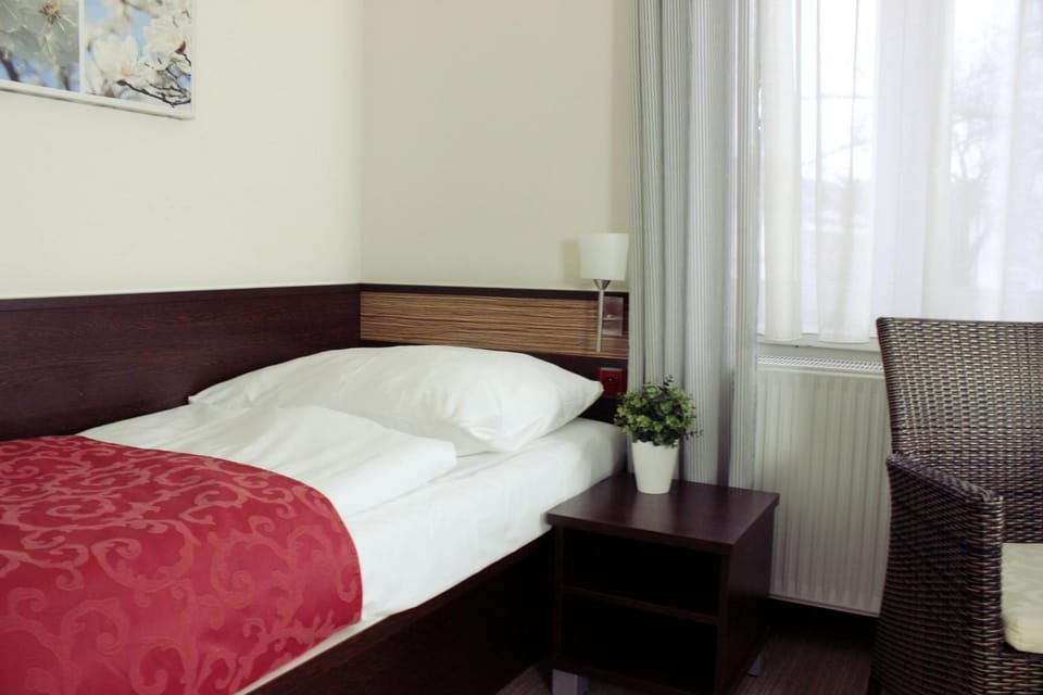 Bed, Photo of the whole room, On site