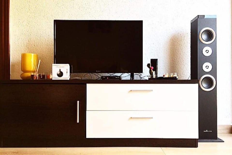 COSY 3 BED APT 200m FROM BEACH WiFi Apartment in Alicante