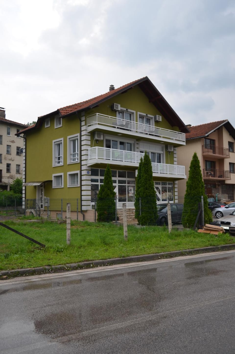 Property building, Neighbourhood, Location, Parking