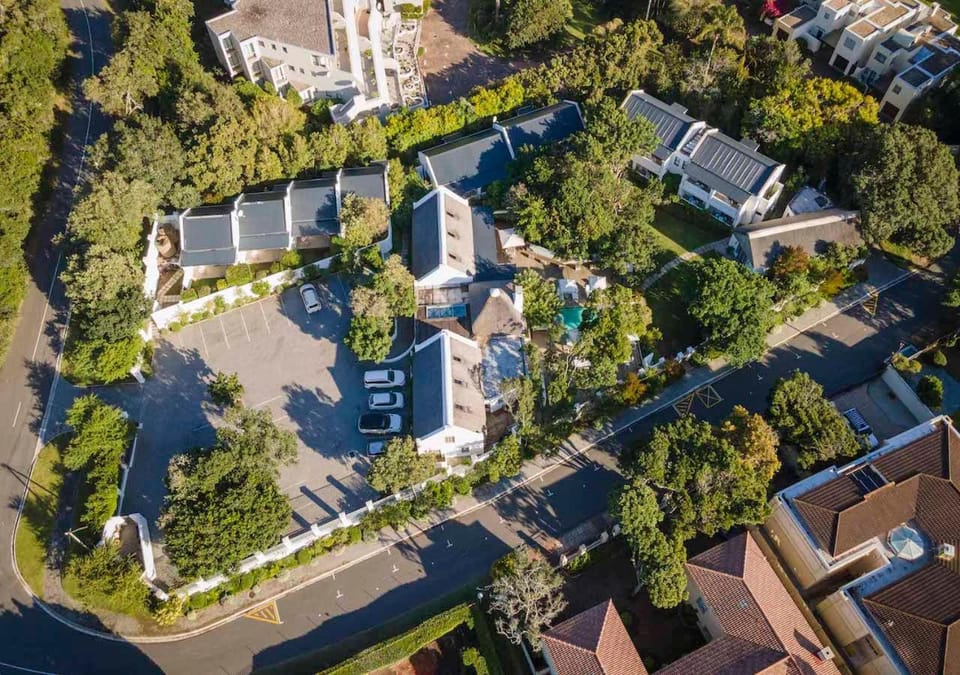 Property building, Day, Bird's eye view, Garden, Swimming pool, Parking