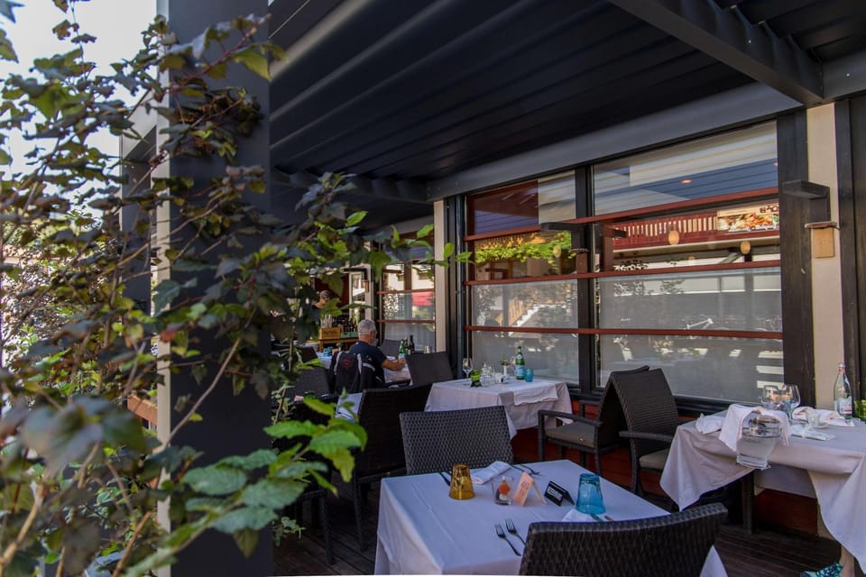 Restaurant/places to eat, Restaurant/places to eat, BBQ facilities, Garden, Balcony/Terrace, Lounge or bar