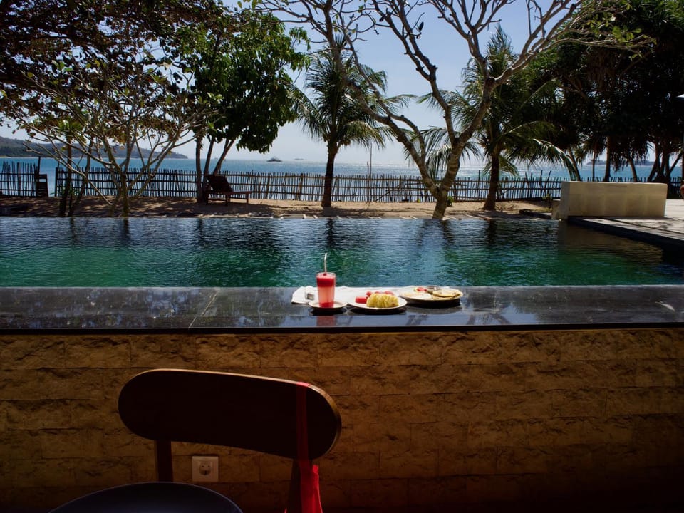 Property building, Restaurant/places to eat, Sea view, Swimming pool, Breakfast