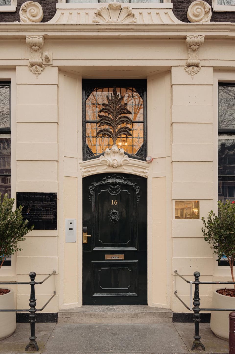 Facade/entrance