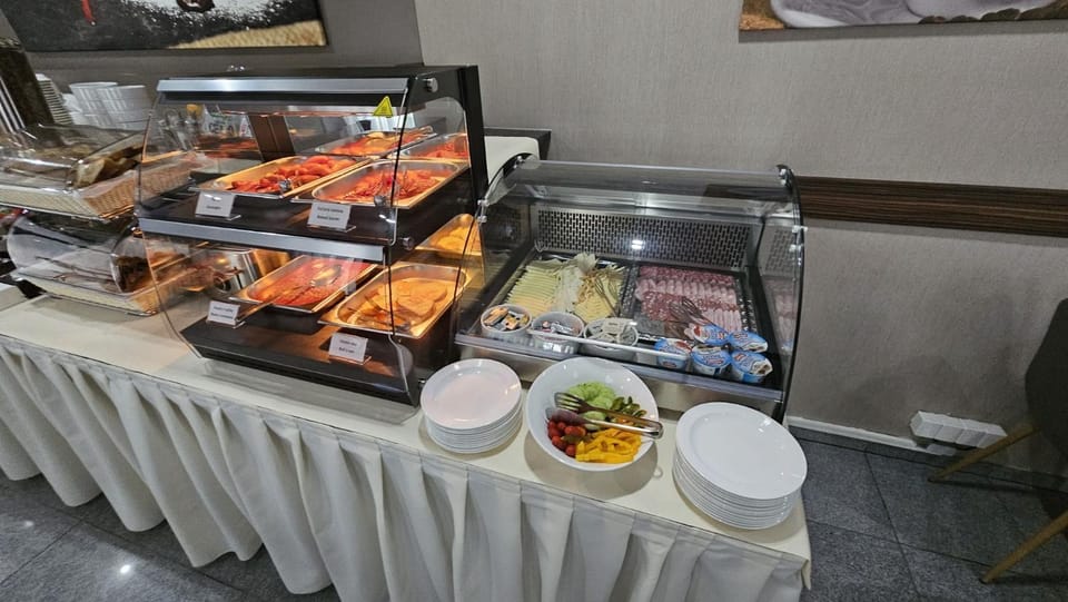 Breakfast, Continental breakfast, Buffet breakfast