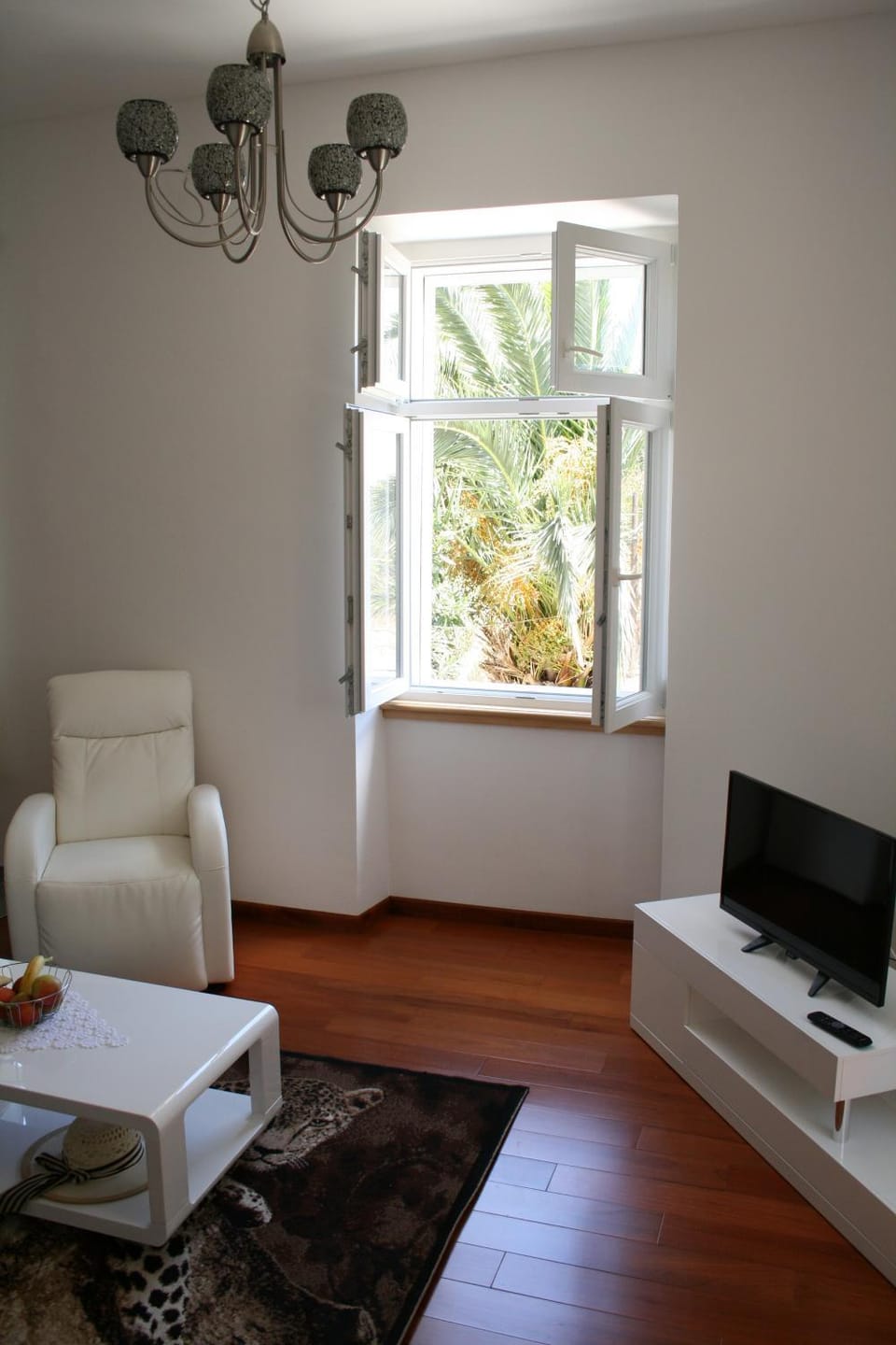 Living room, Garden view
