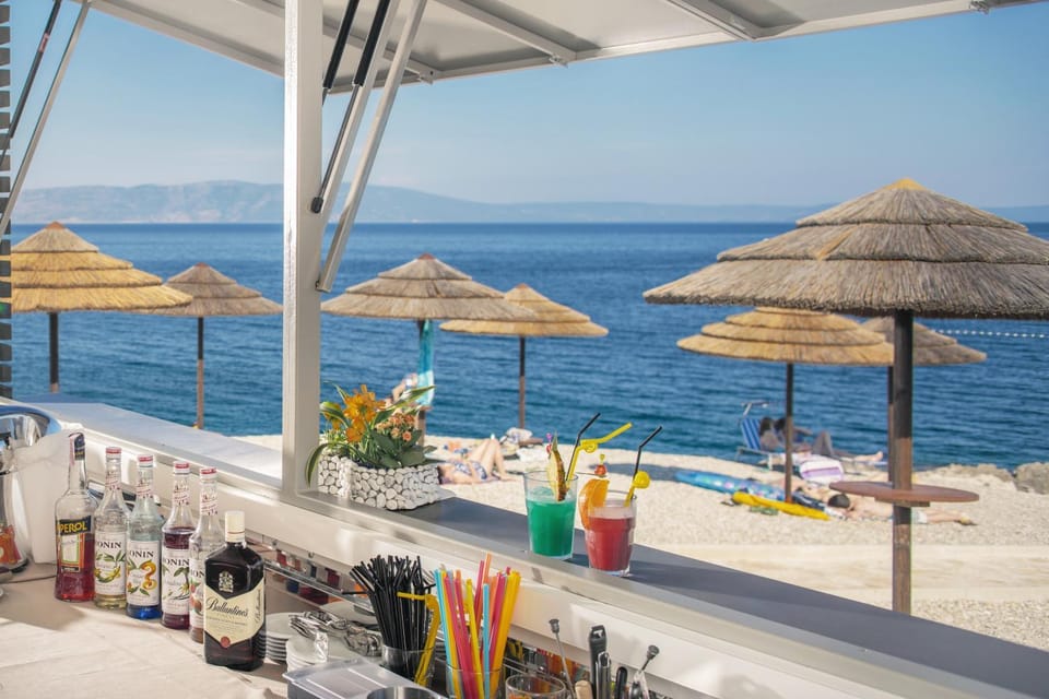 Lounge or bar, Sea view, Drinks