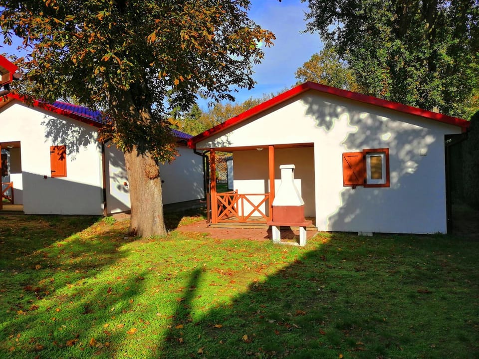 Property building, Facade/entrance, Garden