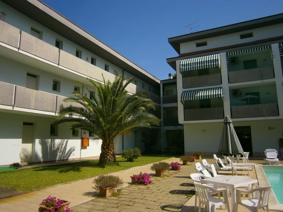 Facade/entrance, Swimming pool