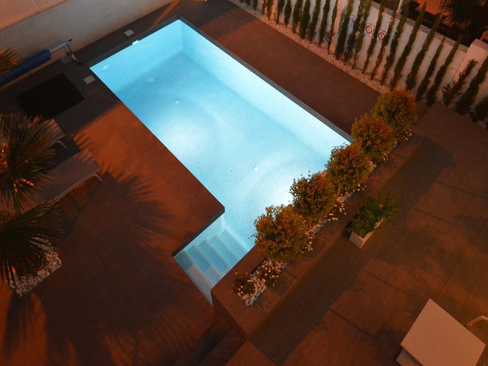 Swimming pool