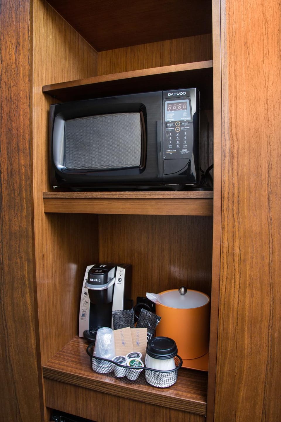 Coffee/tea facilities, minibar