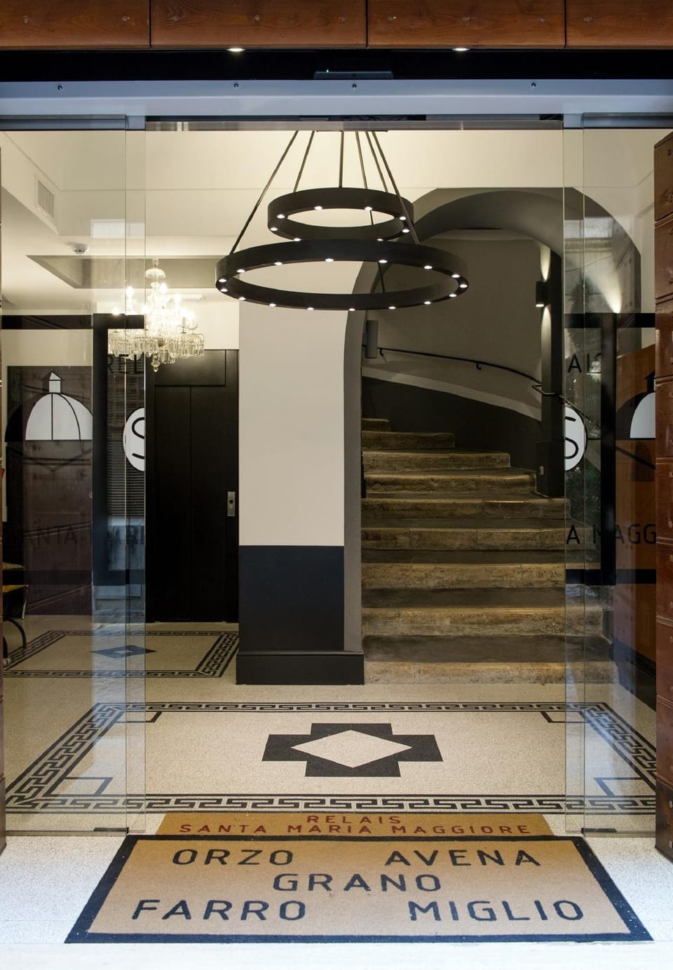 Facade/entrance