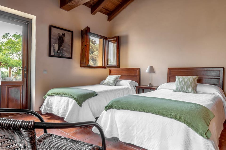 Eco-Lodge en la Reserva Privada Campanarios de Azaba - Proyecto de Conservación Country House in Castile and León