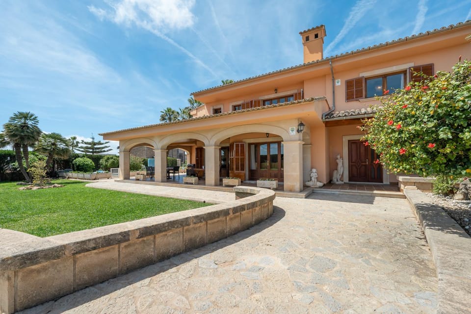 Property building, Patio, Day, Garden