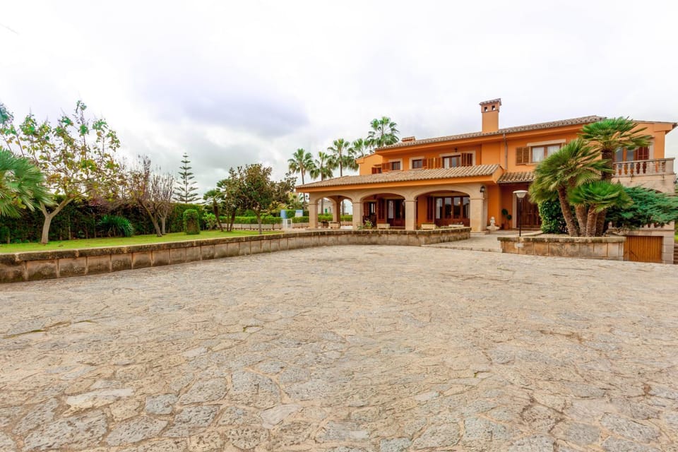 Property building, Facade/entrance, Bird's eye view, Garden