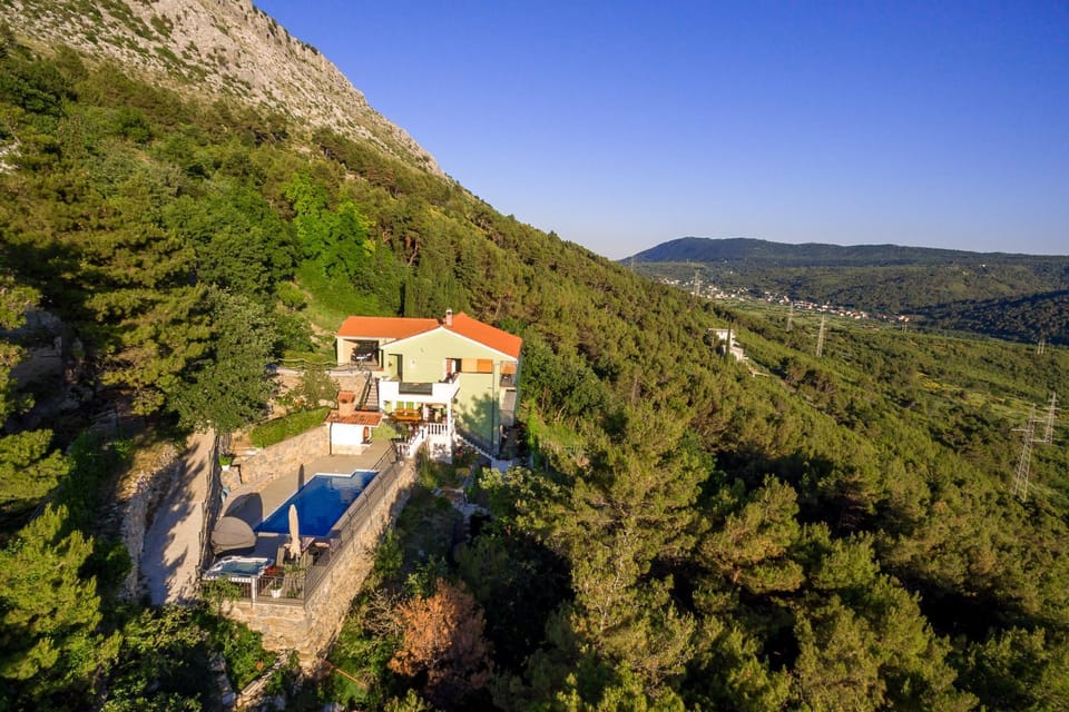 Property building, Activities, Bird's eye view, Mountain view