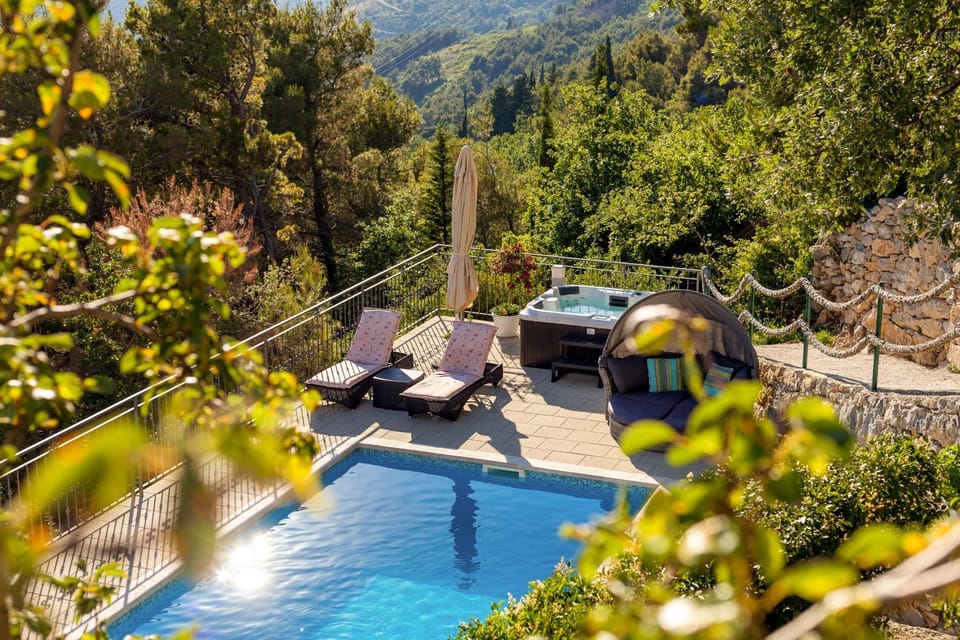 Neighbourhood, Garden view, Pool view