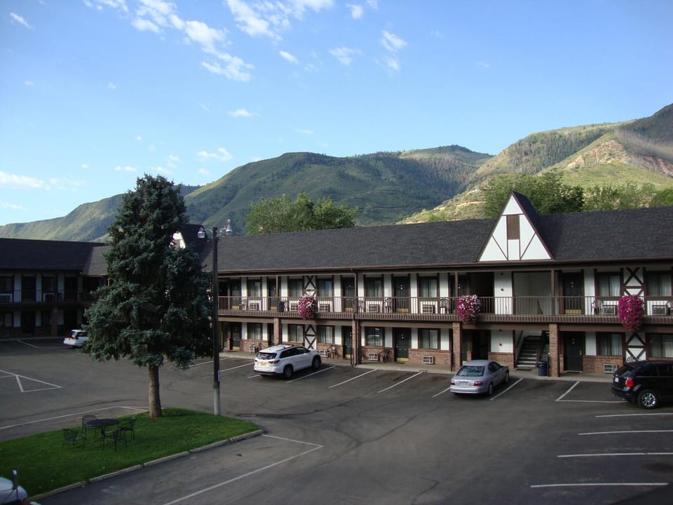 Property building, Day, Mountain view