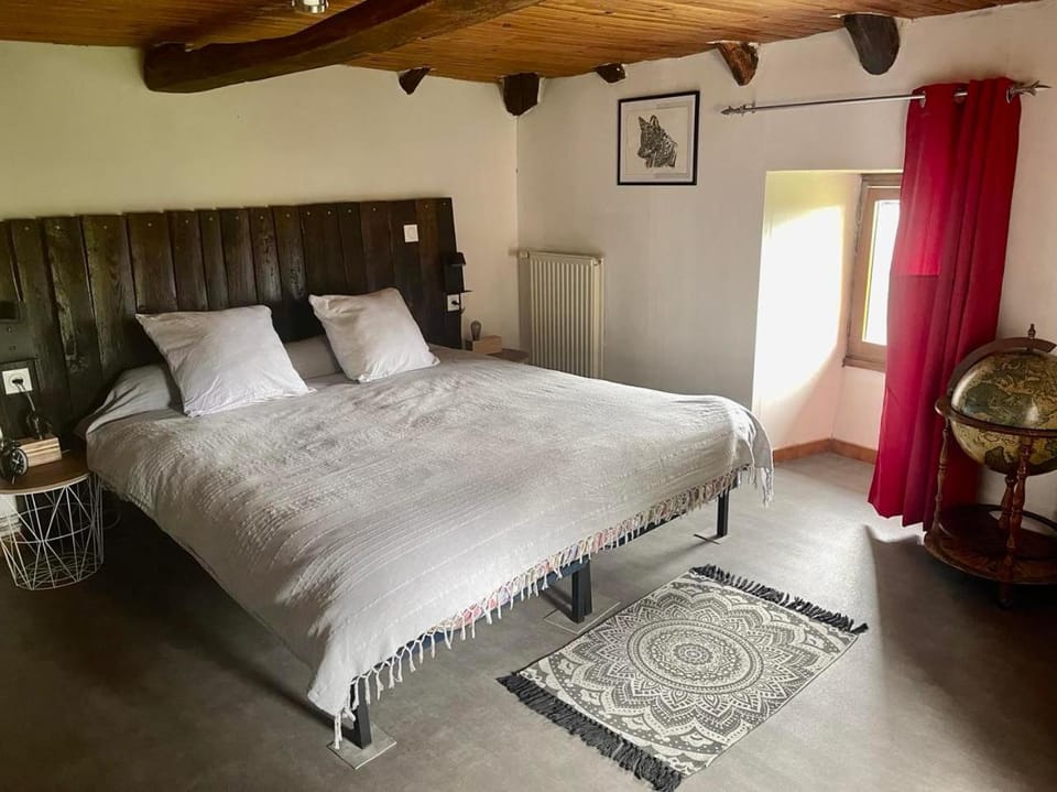 Bed, Photo of the whole room, Bedroom
