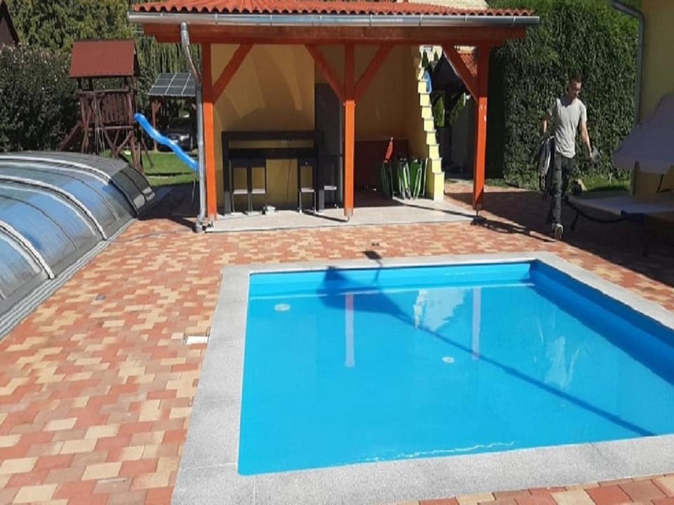 Garden, Swimming pool